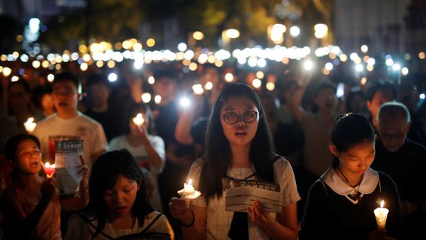 Hong Kong recuerda la masacre de Tiananmen con una vigilia récord