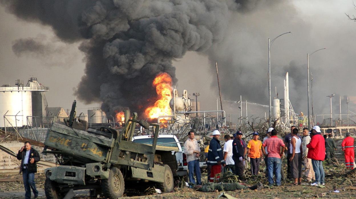 Imagen del incendio en la planta de gas de la refinería de Amuay, en Falcón, del año 2012