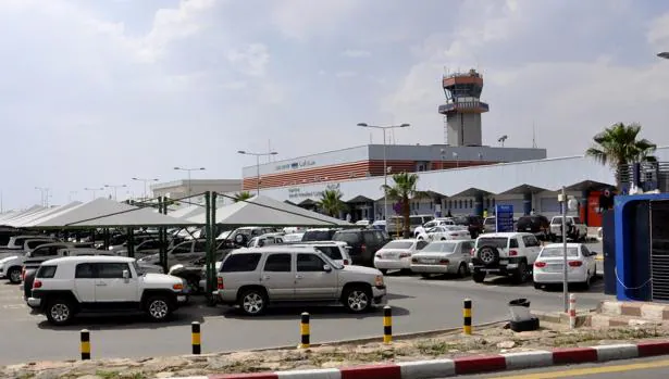 Un misil de los rebeldes yemeníes impacta en un aeropuerto saudí y deja 26 heridos