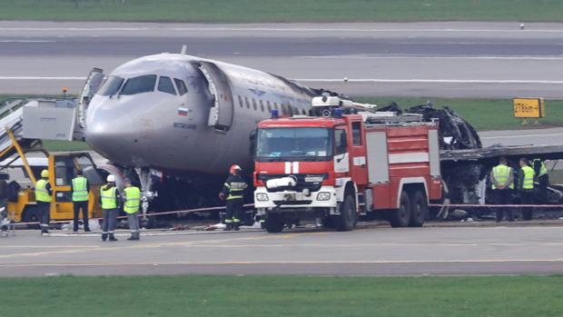 El avión accidentado en mayo en Moscú sufrió el impacto de un rayo