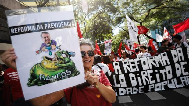 La huelga general contra la reforma de las pensiones de Bolsonaro paraliza el transporte en Brasil