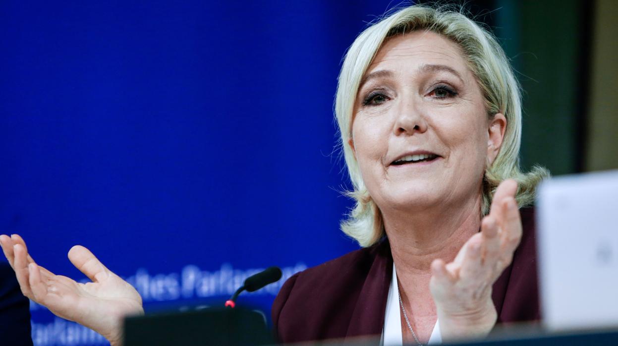 Marine Le Pen, durante una rueda de prensa en el Parlamento Europeo este jueves