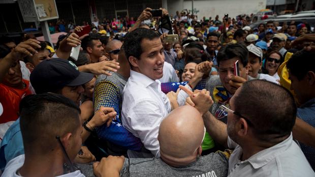 Dos ayudantes de Guaidó en Colombia, acusados de desvío de fondos de ayuda humanitaria