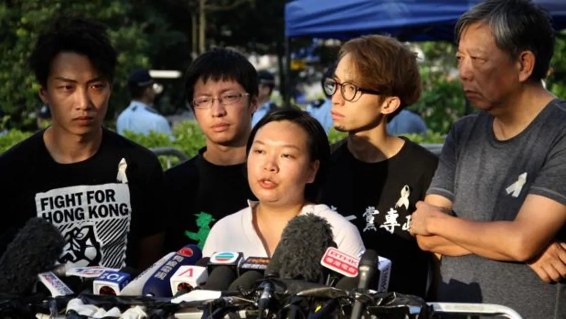 Bonnie Leung, en el centro, junto al resto de organizadores de las manifestaciones contra la ley de extradición a China