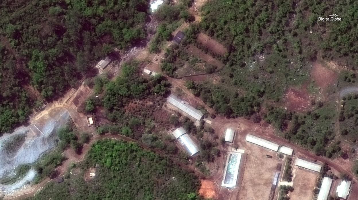Enclave nuclear norcoeana de Punggye-ri antes de ser destruido ante la prensa extranjera