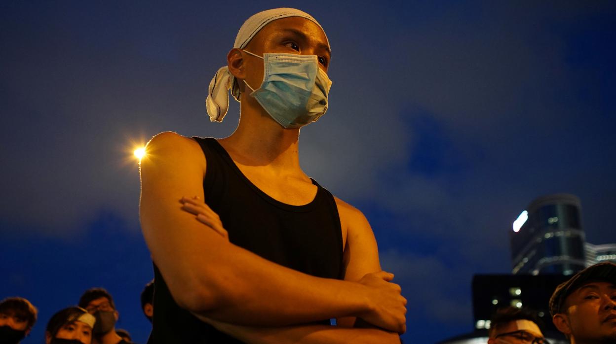 Un joven durante las protestas en Hong Kong