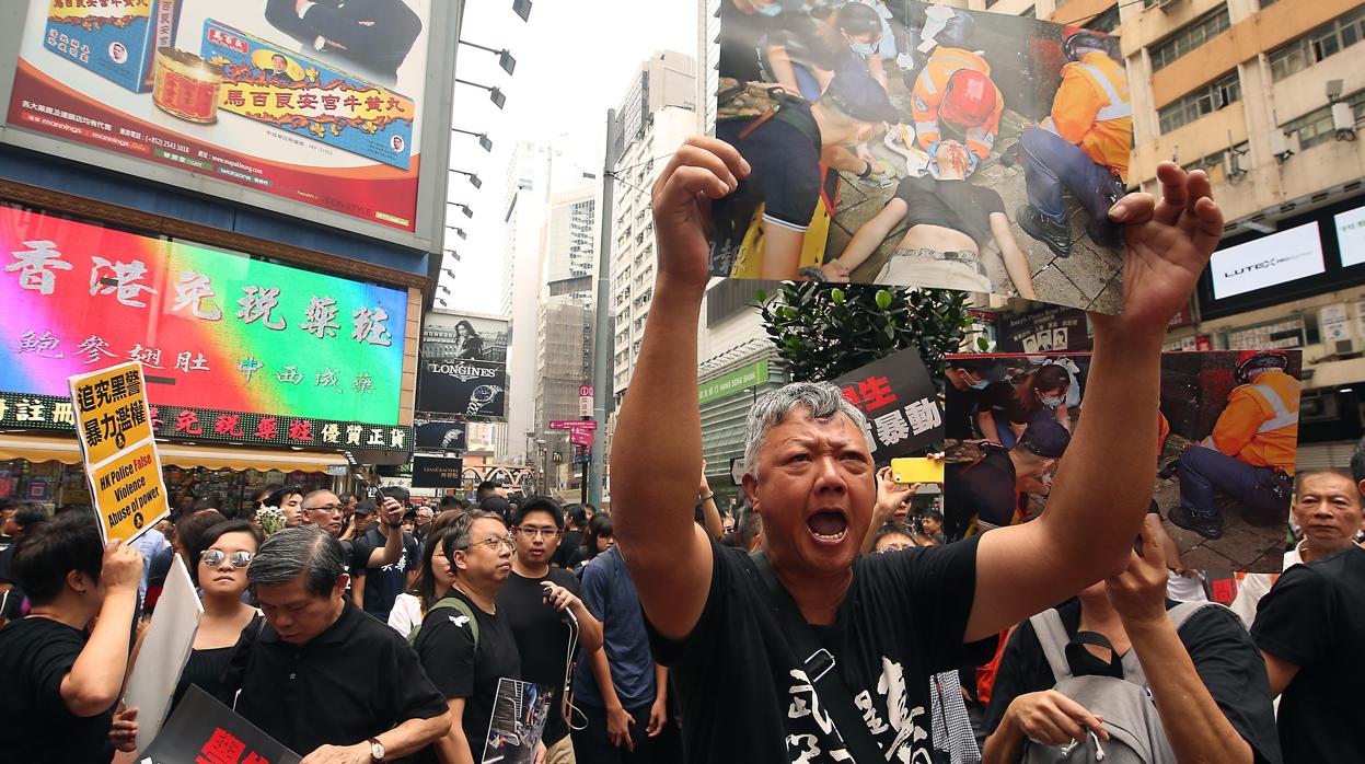 Fotografía de archivo de manifestantes hongkoneses protestando contra el régimen chino