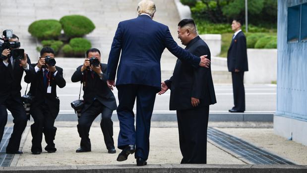 Trump, primer presidente de Estados Unidos que pisa Corea del Norte