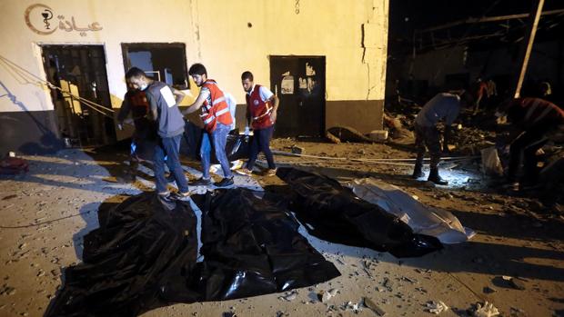 La ONU condena la muerte de 44 inmigrantes tras un bombardeo en Libia: «Puede ser un crimen de guerra»