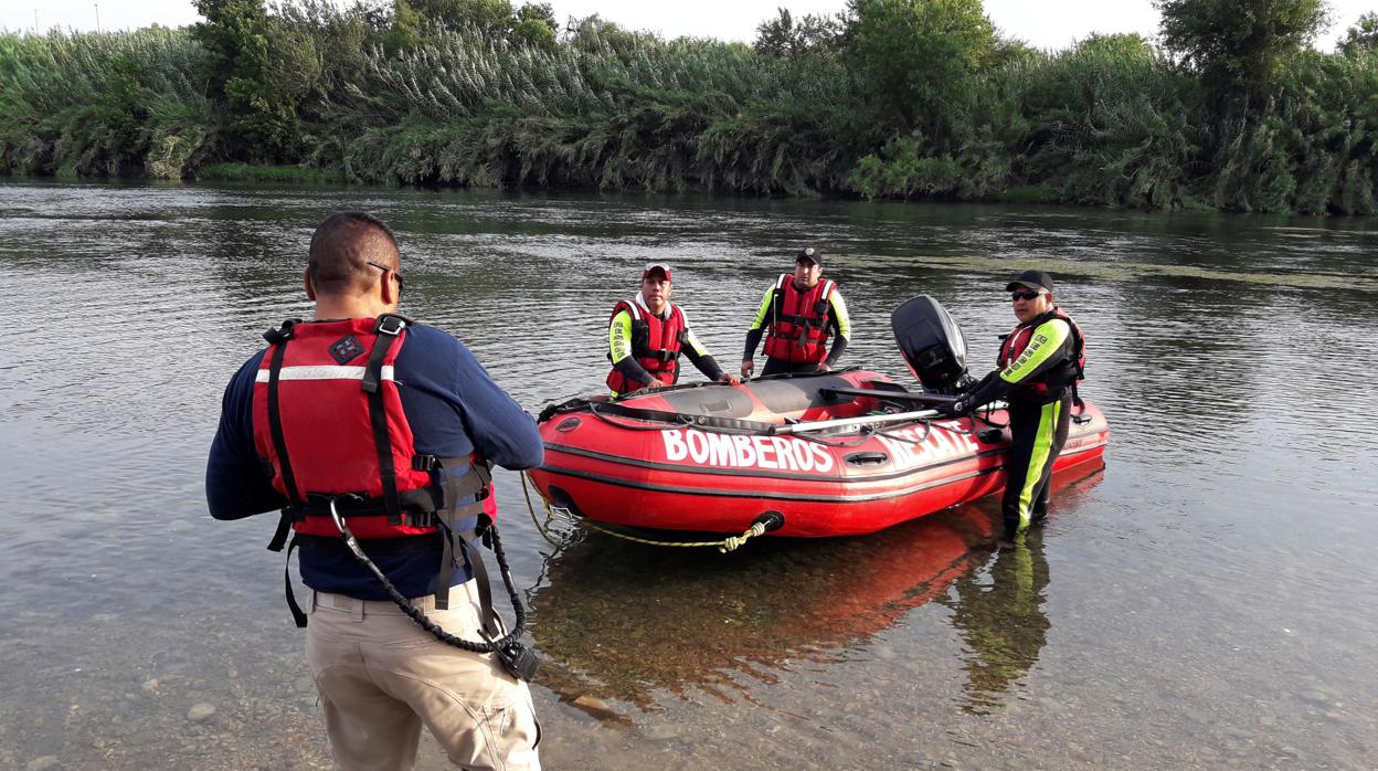 Equipos de búsqueda en el Río Bravo