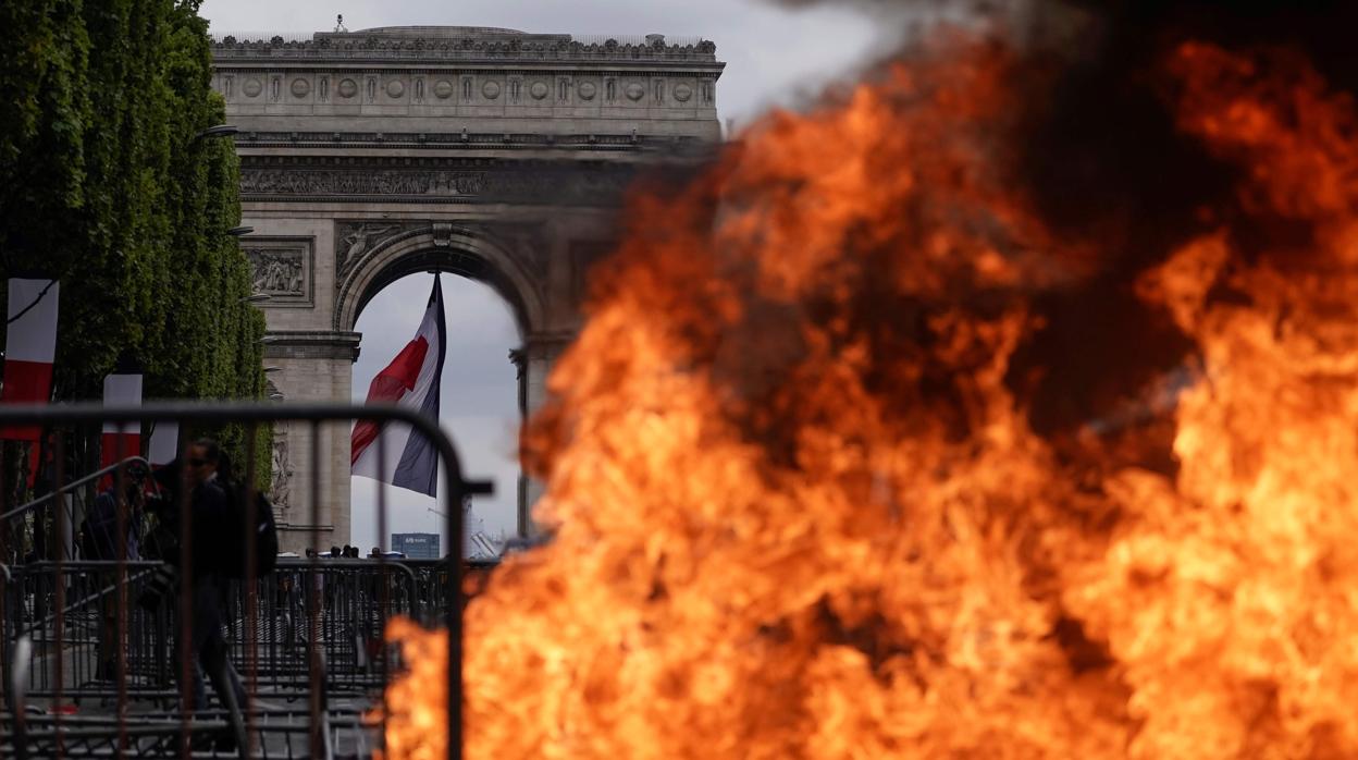 Detenidos 282 chalecos amarillos en París durante la celebración de la fiesta nacional