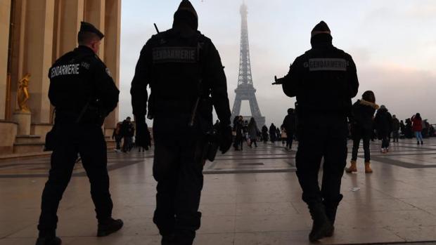 Un hombre, asesinado a tiros con un Kaláshnikov en París