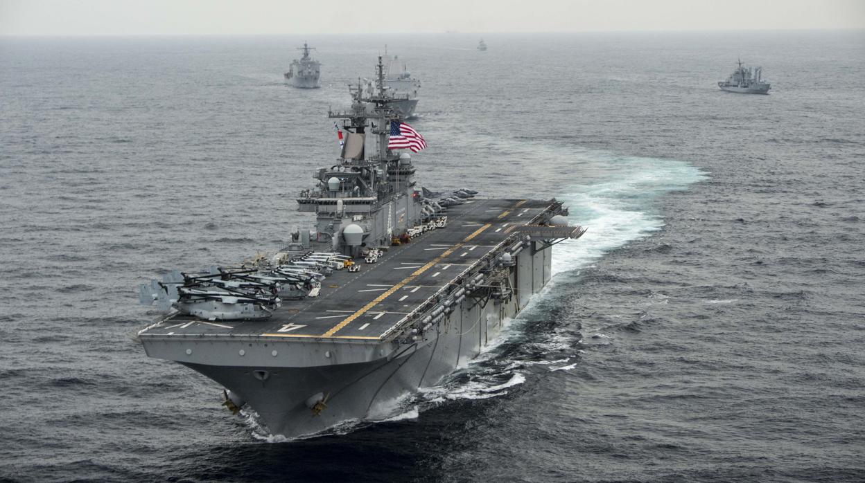 El buque de asalto anfibio estadounidense USS Boxer