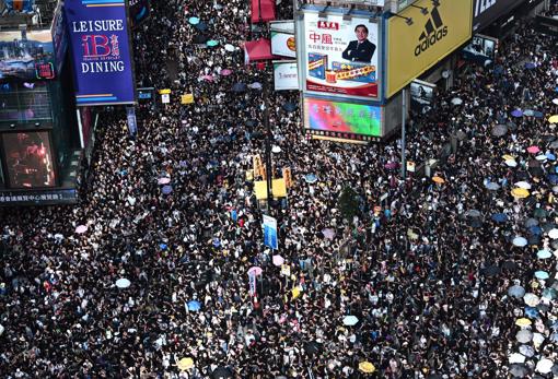 Manifestantes protestan contra el proyecto de ley de extradición en Hong Kong