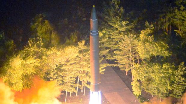 Corea del Norte prueba dos nuevos misiles para presionar a EE.UU.