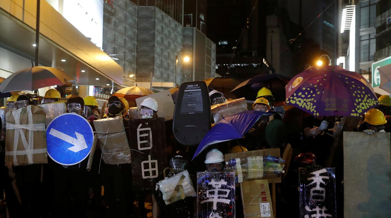 Activistas protestan en las calles de Hong Kong