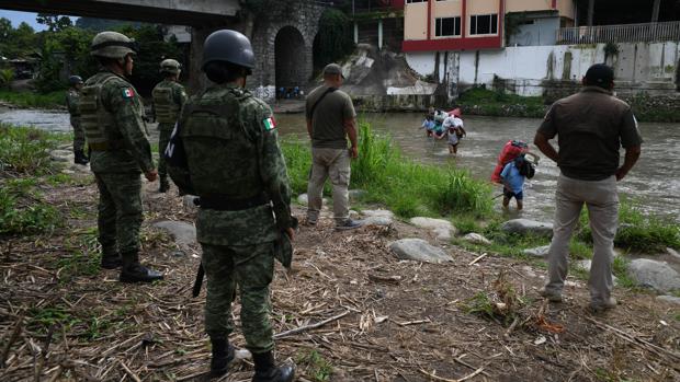 Cae un 40 por ciento el número de inmigrantes que llegaron a la frontera sur de EE.UU. desde mayo