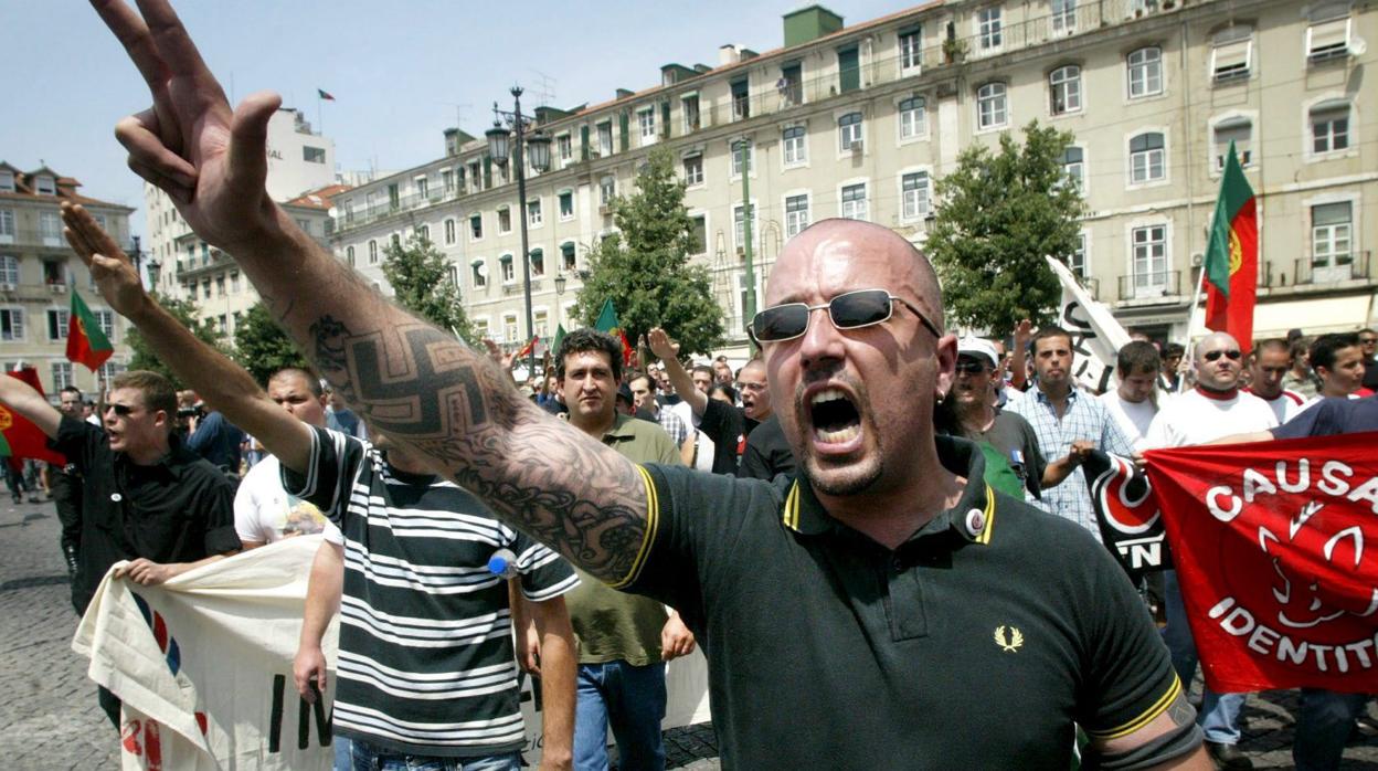 Activistas de extrema derecha, en una marcha en Lisboa en 2005