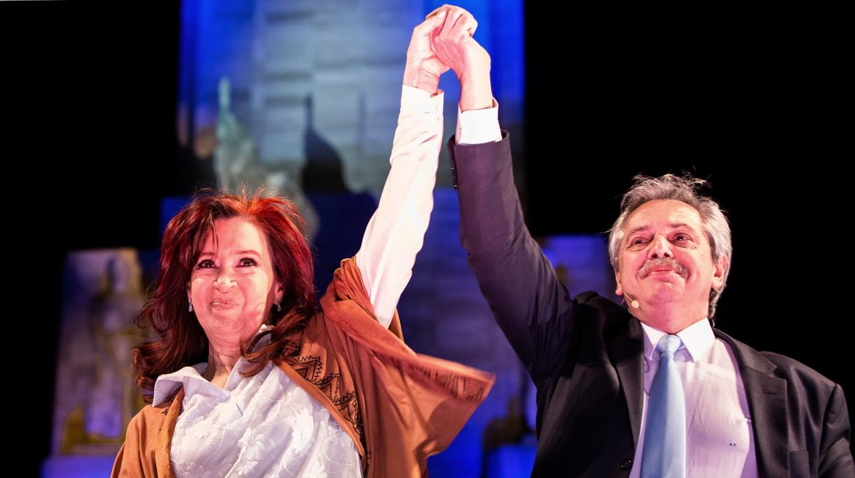 Alberto Fernandez y Cristina Fernández de Kirchner en el cierre de la campaña antes de las primarias