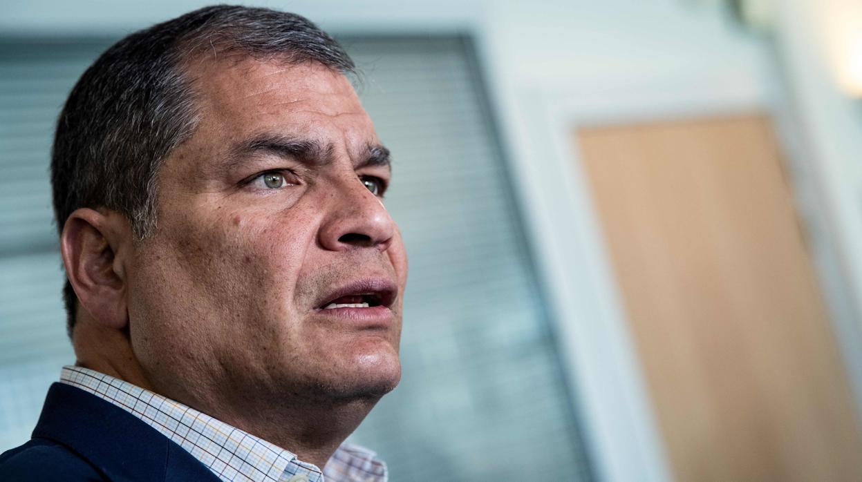 Cuatro mujeres ponen contra las cuerdas al expresidente Correa