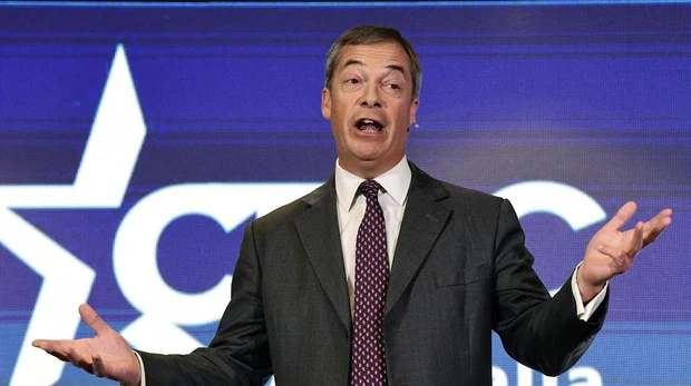 Nigel Farage se burla de los duques de Sussex y describe a la Reina Madre como una «bebedora con sobrepeso»