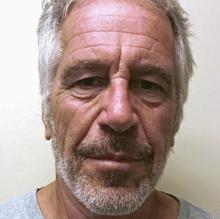 La autopsia de Jeffrey Epstein revela que tenía varios huesos rotos en el cuello