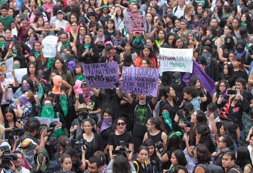 Disturbios en Ciudad de México tras una protesta contra los abusos sexuales cometidos por la Policía