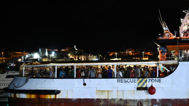 Los inmigrantes del Open Arms están ya en tierra y la nave ha sido incautada