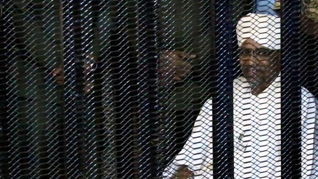 Los fieles de Omar al-Bashir trataron de sacarlo de la cárcel