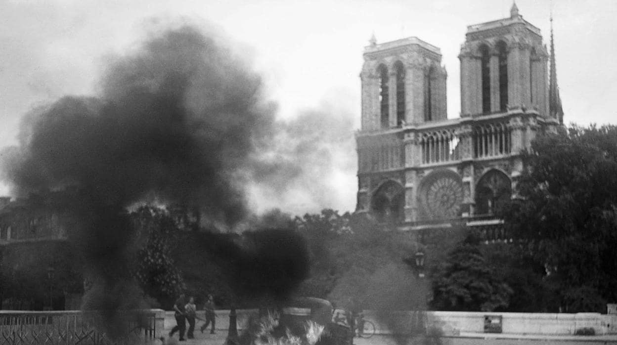 La catedral de Notre Dame el 23 de agosto de 1944