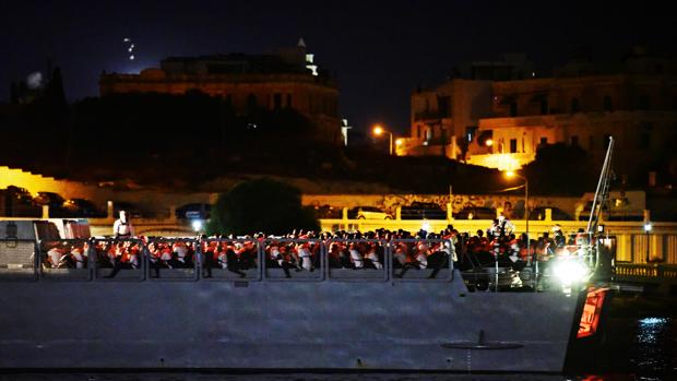 Llegan a Malta los 356 inmigrantes rescatados por el Ocean Viking