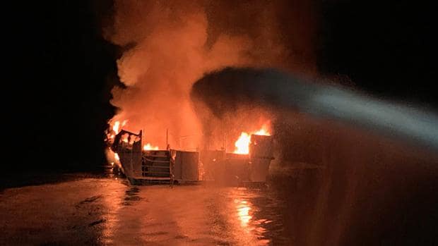 Al menos 25 muertos y 9 desaparecidos tras el incendio de un barco frente a California