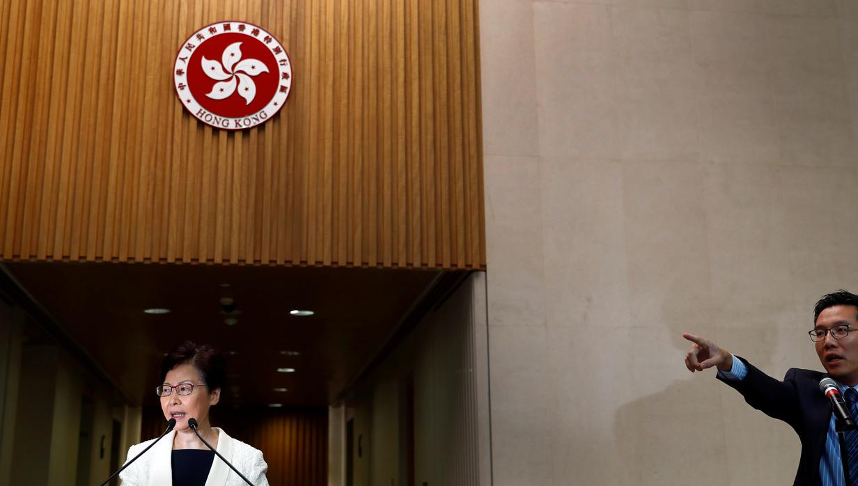 Carrie Lam durante la rueda de prensa semanal