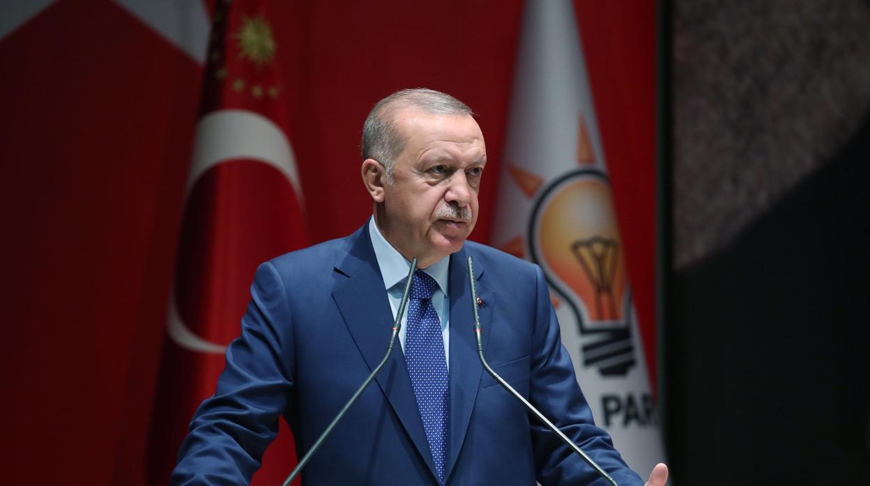 Recep Tayyip Erdogan durante una reunión con su partido en Ankara