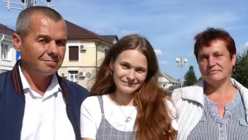 Una joven bielorrusa se reencuentra con sus padres biológicos 20 años después de haber desaparecido