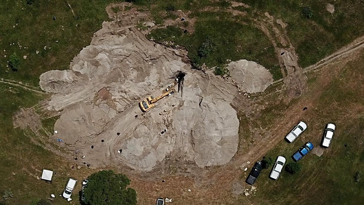 Vista aérea de la zona del despliegue del operativo de excavación en Jalisco