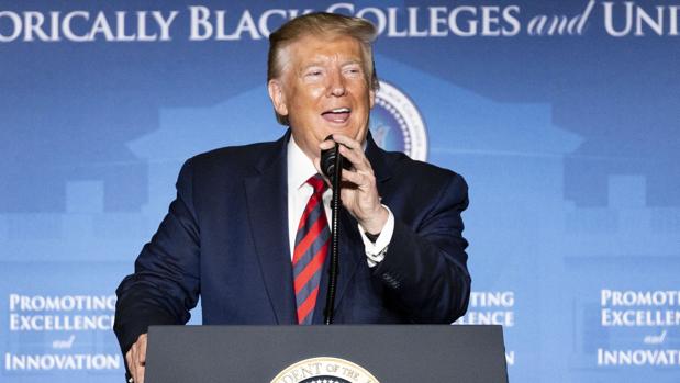 El Supremo de EE.UU. permite a Trump impedir la entrada a peticionarios de asilo