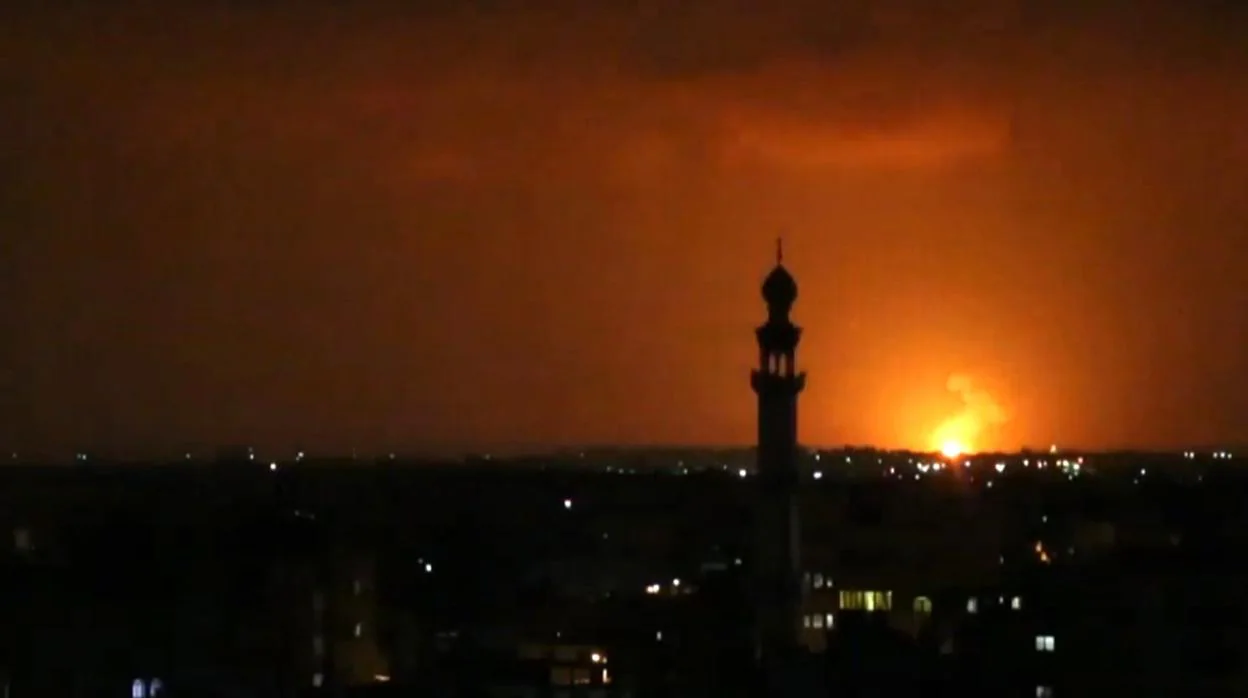 Bombardeo sobre Gaza la noche de este martes