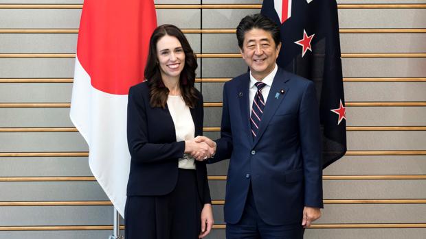 La primera ministra de Nueva Zelanda confunde China con Japón durante una visita a Tokio