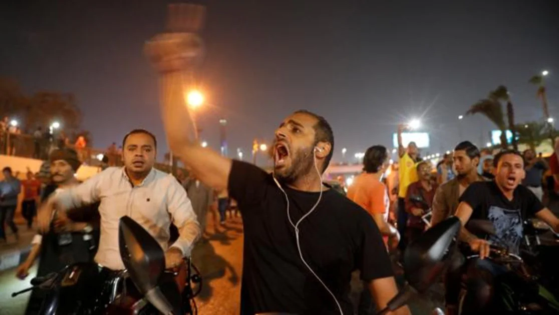 Manifestantes contra el presidente Al Sisi, en el centro de El Cairo