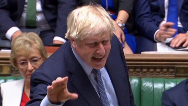 Boris Johnson reta a la oposición a presentar una moción de censura contra él