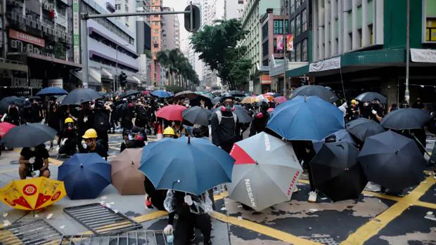Las violentas protestas de Hong Kong enturbian el 70º aniversario del régimen chino