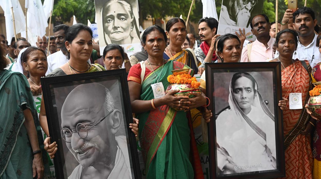 Marcha con motivo del 150 aniversaro del nacimiento de Gandhi, en Nueva Delhi