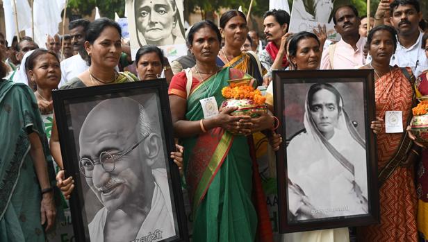 Roban las cenizas (que quedaban) de Gandhi el día de su 150 cumpleaños