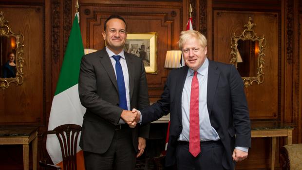 Johnson y Varadkar ven una senda hacia el acuerdo para el Brexit