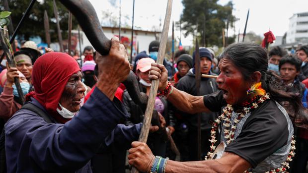 Cientos de guerreros indígenas de la Amazonía se unen a las protestas en Ecuador