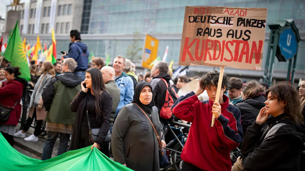 Protesta en Berlín, este sábado, de la comunidad kurda en protesta por los ataques de Turquía en Siria
