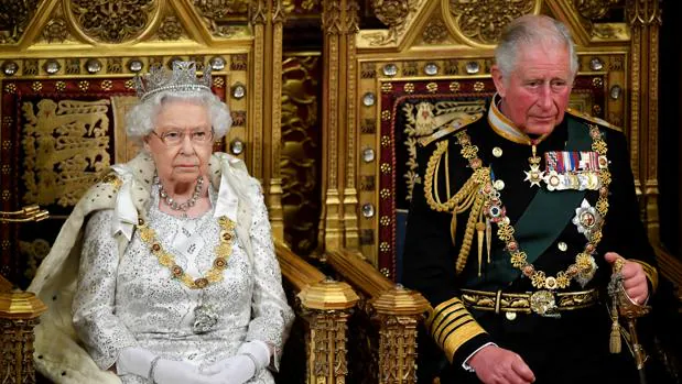 La Reina Isabel II: «La prioridad es asegurar la salida del Reino Unido de la UE el 31 de octubre»