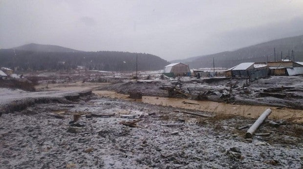 Al menos 15 muertos y 13 desaparecidos en la rotura de un dique en una mina de oro siberiana