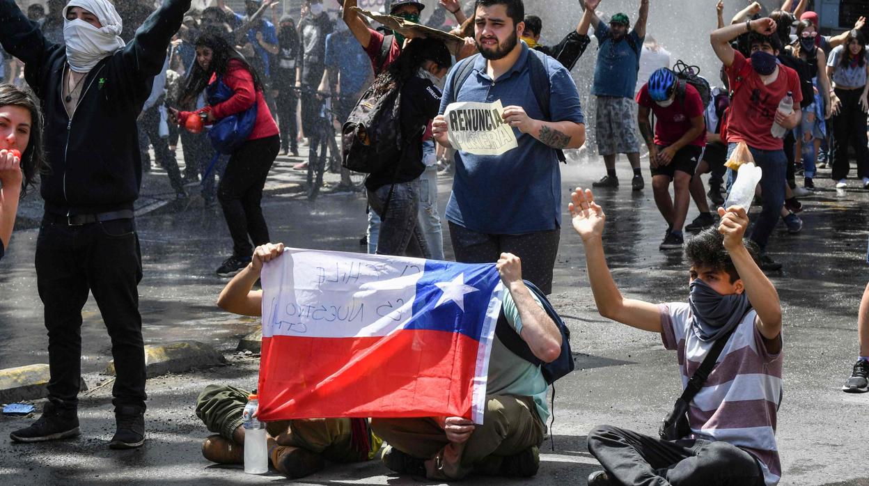 Un grupo de jóvenes, durante las protestas en Chile